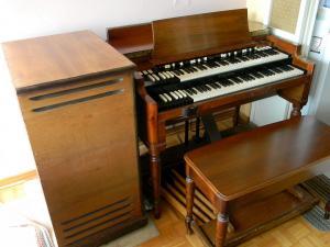 Hammond B3 and Leslie Amplifier