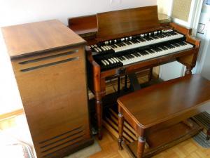 Hammond B3 and Leslie Amplifier Hammond B3 and Leslie Amplifier