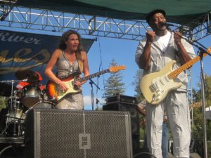 Ana_Popovic_and_Buddy_Guy_Russian_River_Blues_Festival