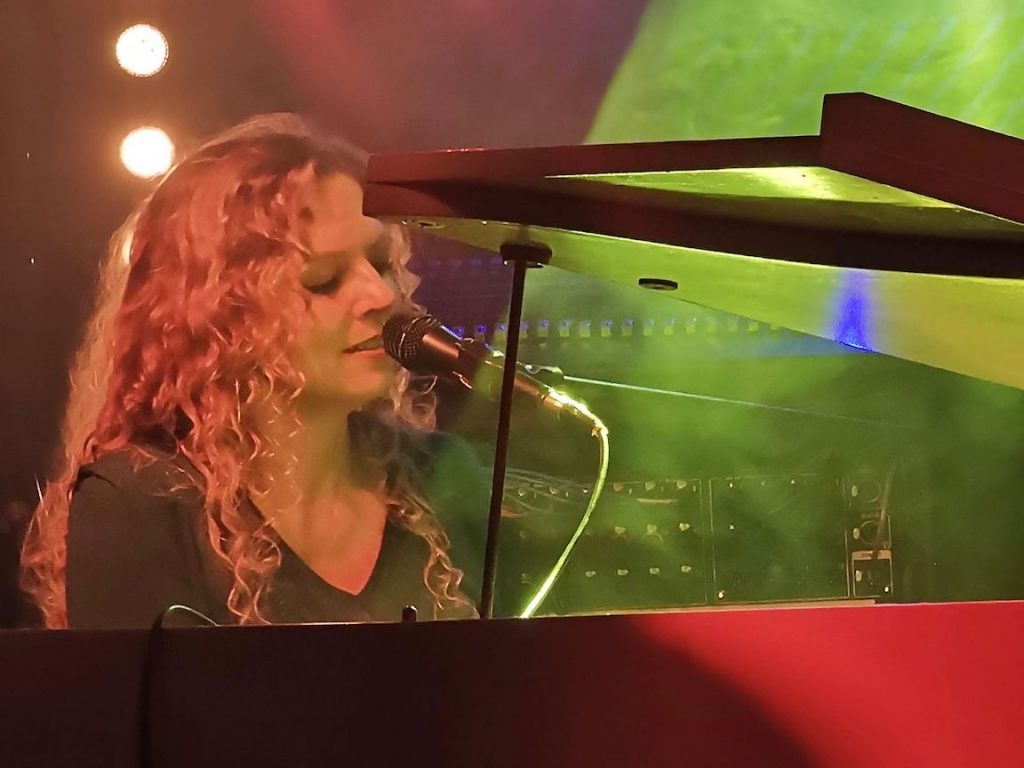 Exclusive Video Premiere: Jennifer Porter’s Pinetop Perkins-Influenced ‘Sun Come And Shine’