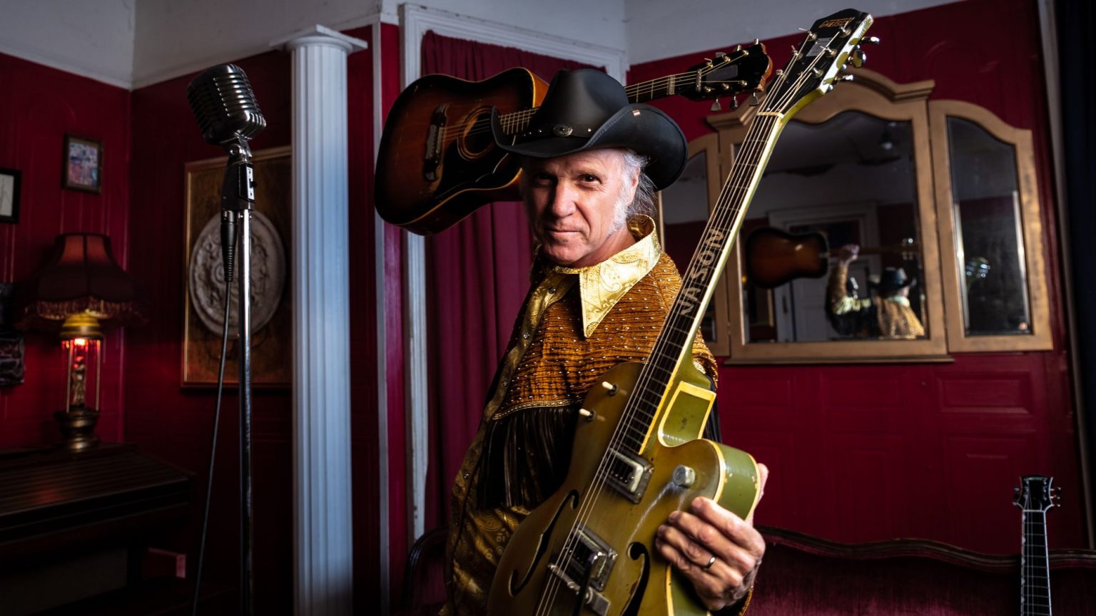 Video Premiere: Jason Ringenberg Walks Through a ‘Nashville Without Rhinestones’