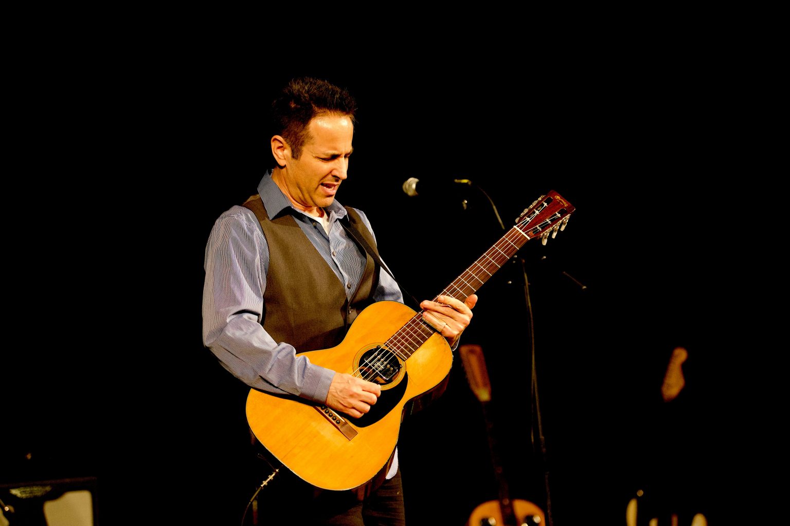 Exclusive: Dennis Johnson Premieres Video for ‘Going Down’