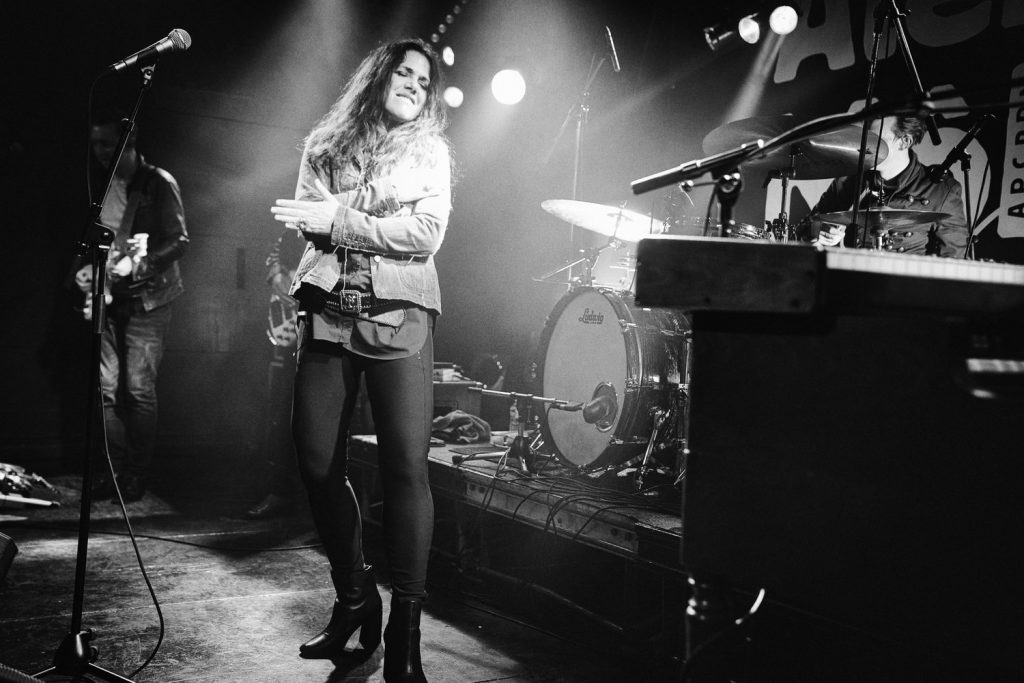 In Tune With Sari Schorr – She Talks Robin Trower, Songwriting, and Volunteerism