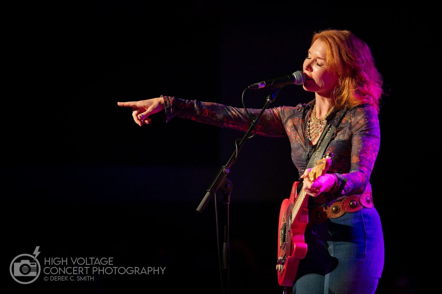 Sue Foley Pays Tribute to the Female Pioneers of Guitar During an Impressive Show in Chicago