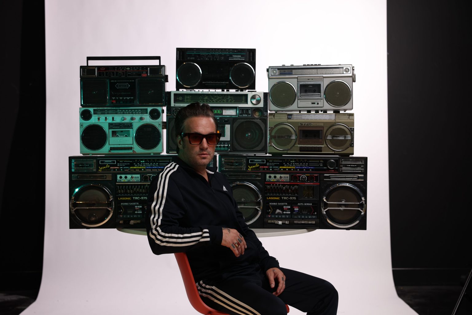 Tony Holiday Releases New Single ‘She’s A Burglar’ Ahead of Album Launch