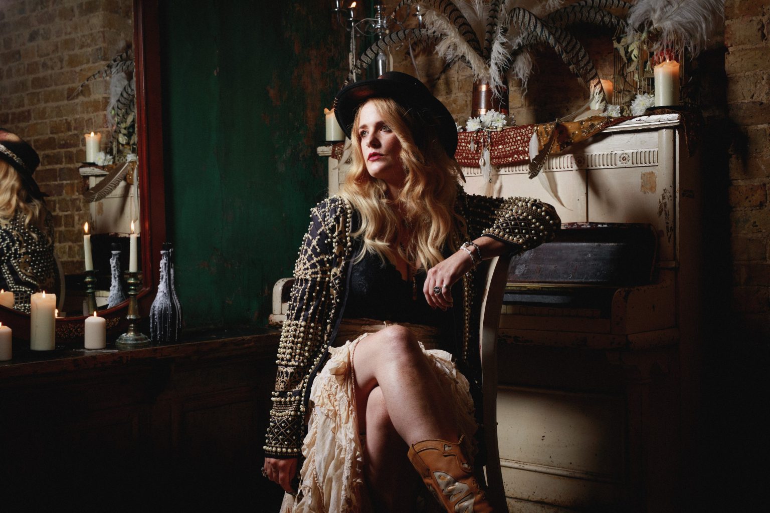 UK’s Elles Bailey Reimagines Her Award Winning Album ‘Beneath The Neon Glow’