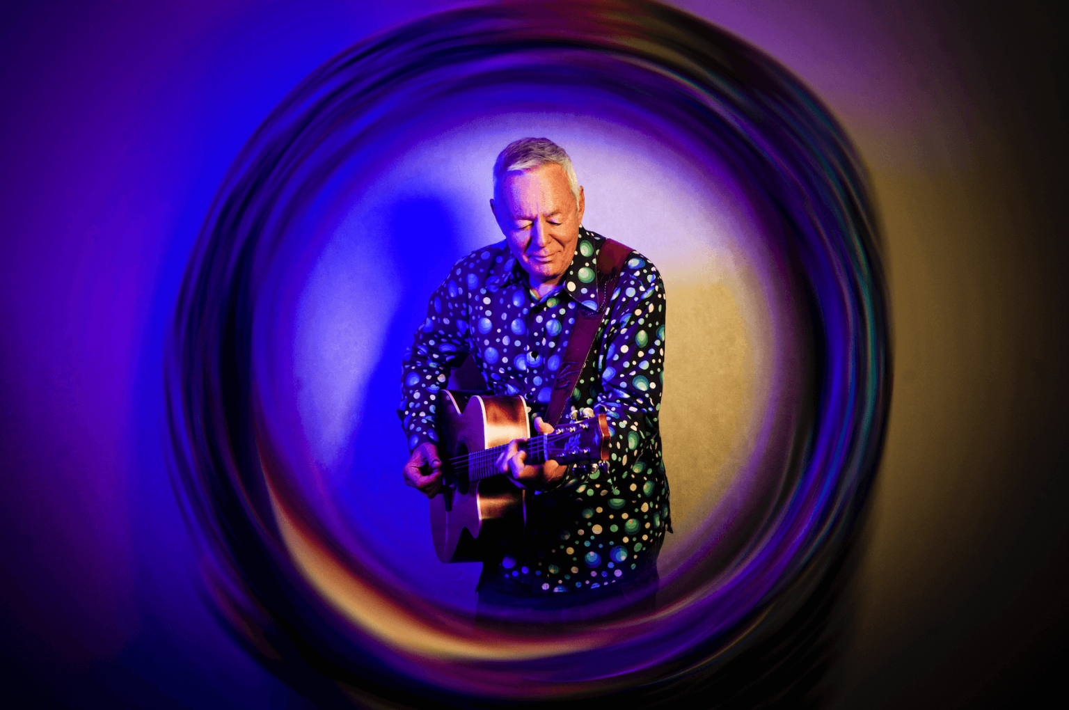 Exclusive Video Premiere: Tommy Emmanuel’s ‘Maxine’ Shows a Rare Side of the Guitar Virtuoso